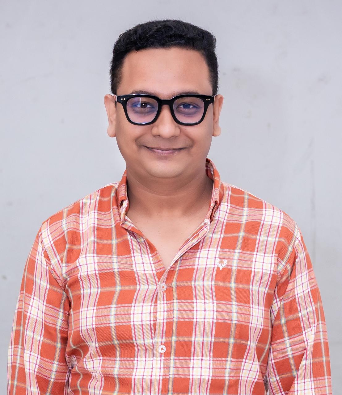 Topu Khan on set